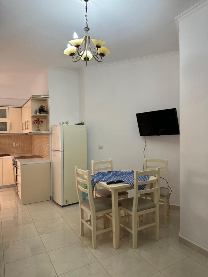 Velis Apartment Sarande Bagian luar foto